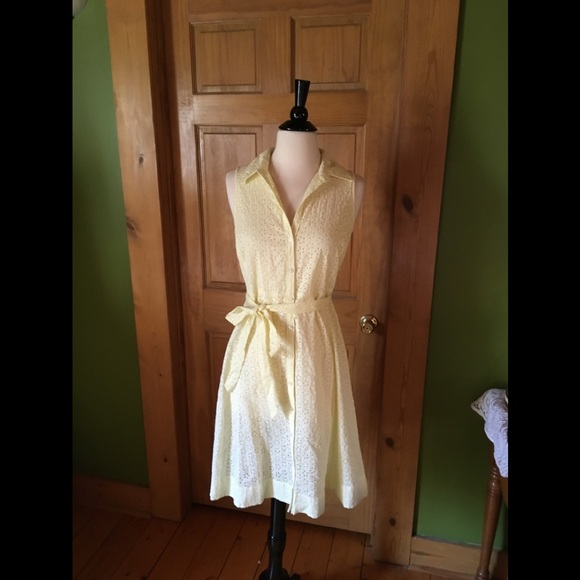 Vineyard Vines Dresses & Skirts - 🐳Vineyard Vines yellow eyelet dress🐳